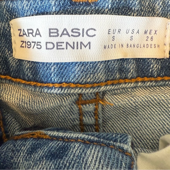 ZARA Z1975 Embroidered Rose Distressed Denim Mini Skirt Size Small - Picture 2 of 9